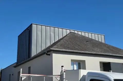 démoussage de toiture à Changé - image 2