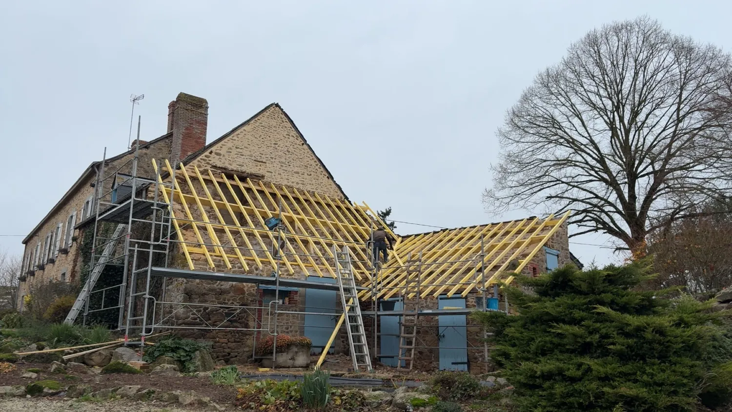 demoussage de toiture louverne