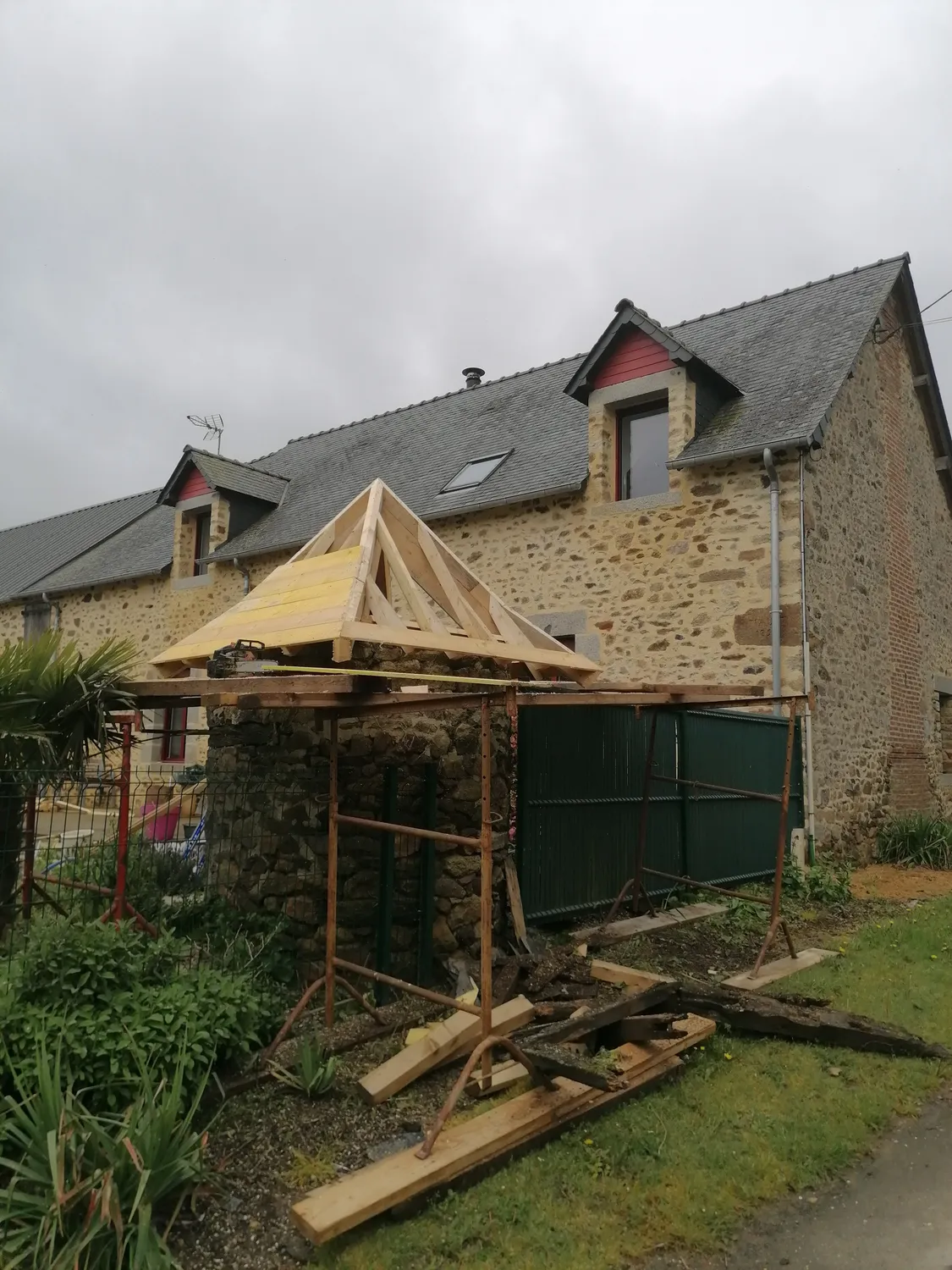 demoussage de toiture louverne